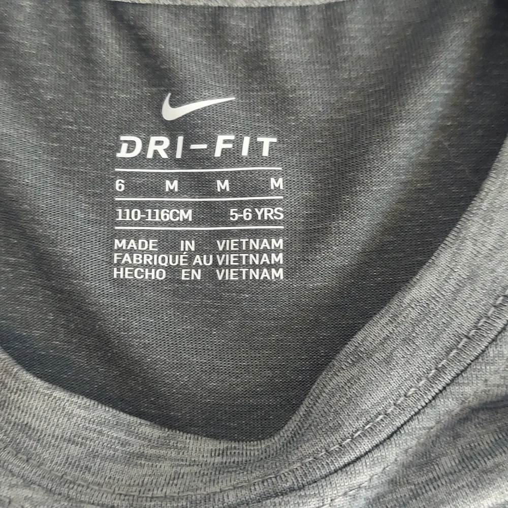 ⭐️ 5/$30 Nike swoosh youth dri fit, medium, size 6